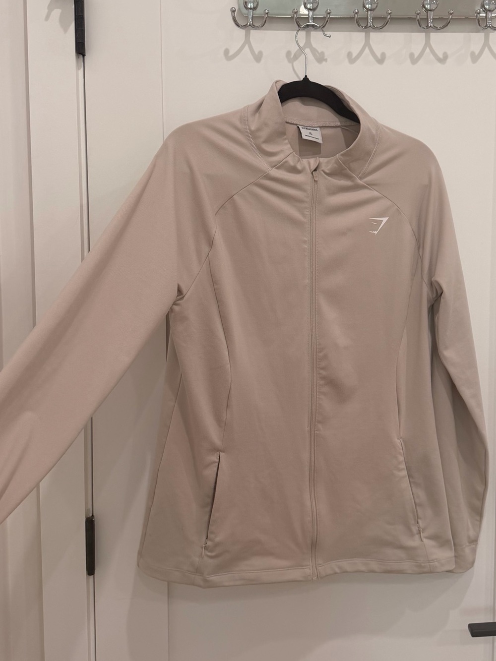 GYMSHARK- beige sculpting light zip up jacket for women with zip pockets size XL